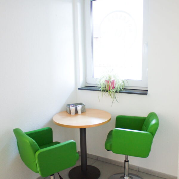 Aufenthaltsbereich und Schulungsraum der Fahrschule GH Dortmund – ideal für die Vorplanung